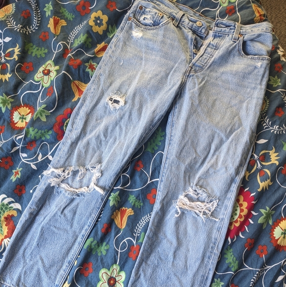 Levi's 501 Distressed Light Wash Cropped Jean High Waisted - Picture 8 of 13